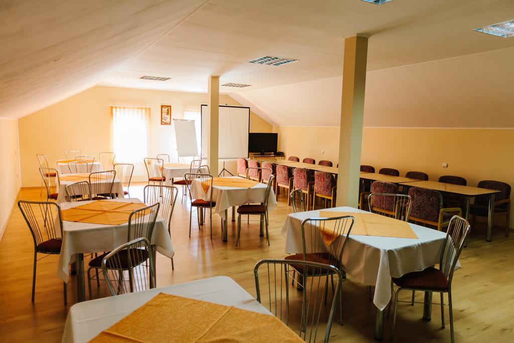 Hotel Dobsi Bazna Exterior photo